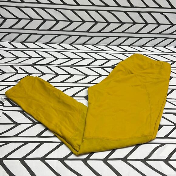 ZYIA mid rise Capri leggings with sheer panels - Picture 1 of 6